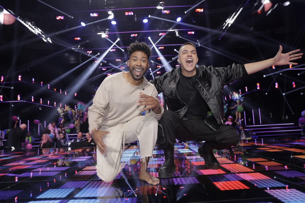 Vinnarbild på Liamoo och John Lundvik.